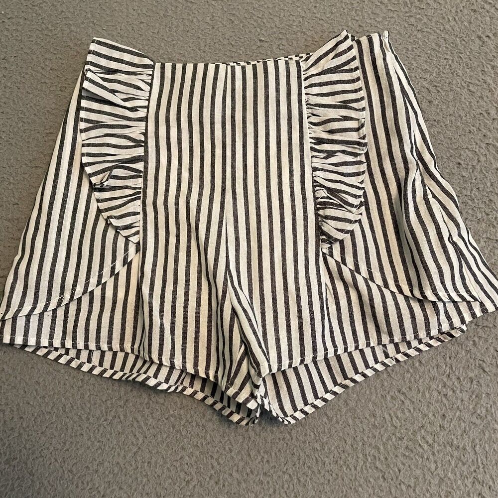 Vestique Women's Small High Waisted Stripe Shorts with Ruffles Black/White